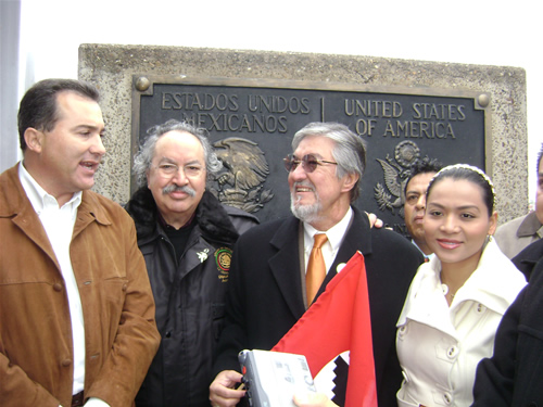 Se unen legisladores de México y EU en puente internacional de N. Laredo